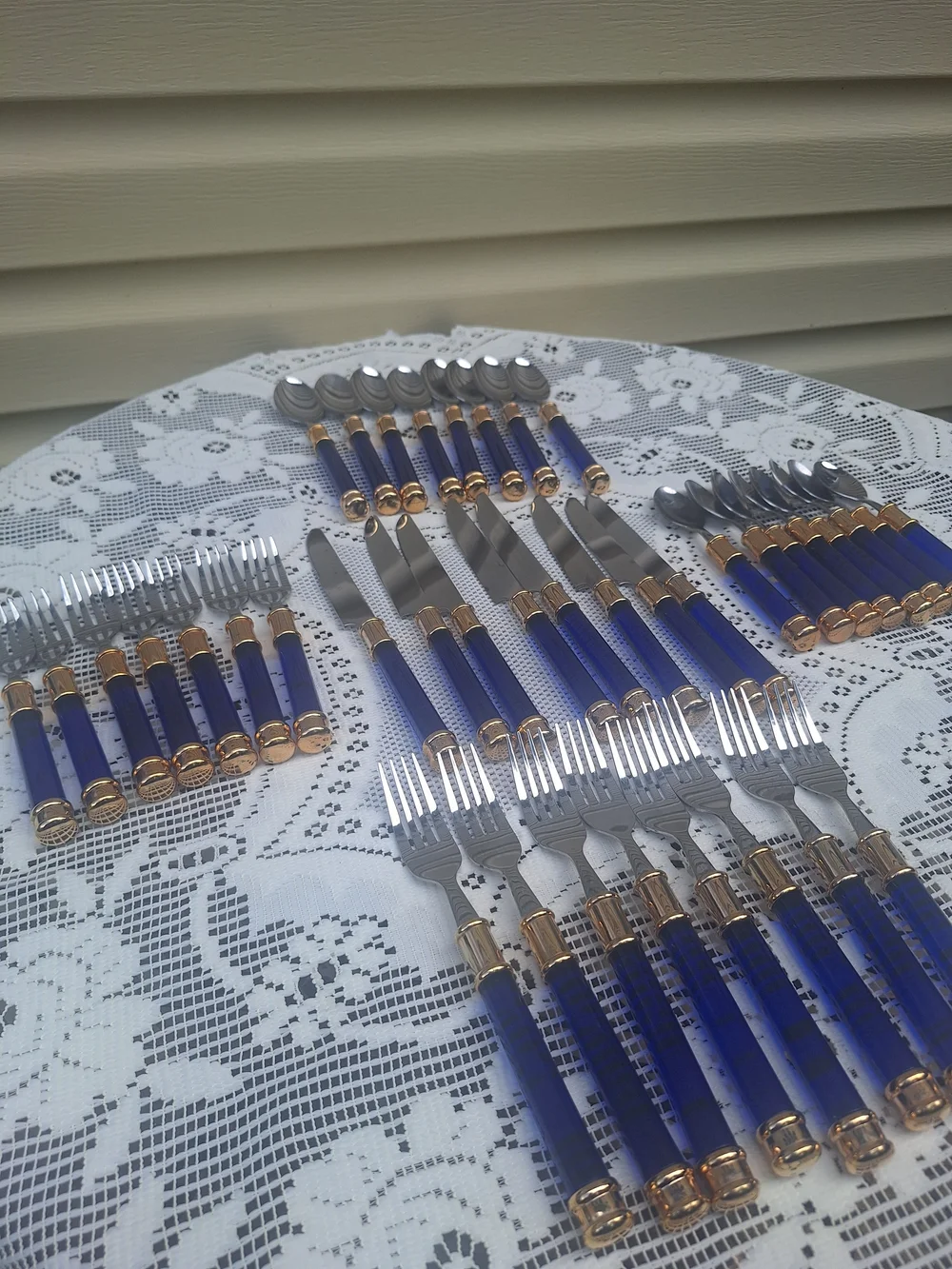 39‑Piece Cutlery Set – Beautiful Blue Handles – Very Good Condition